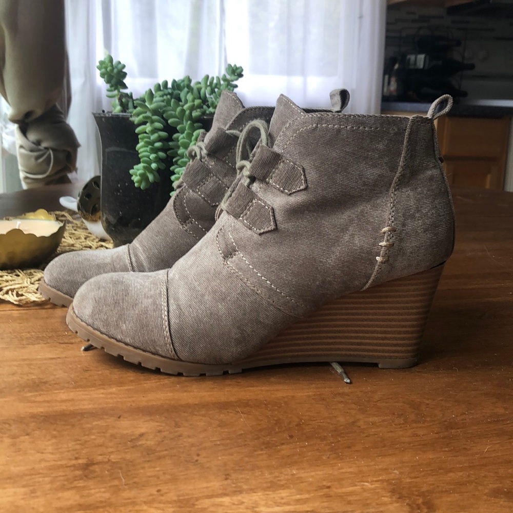 Rampage size 9 booties.